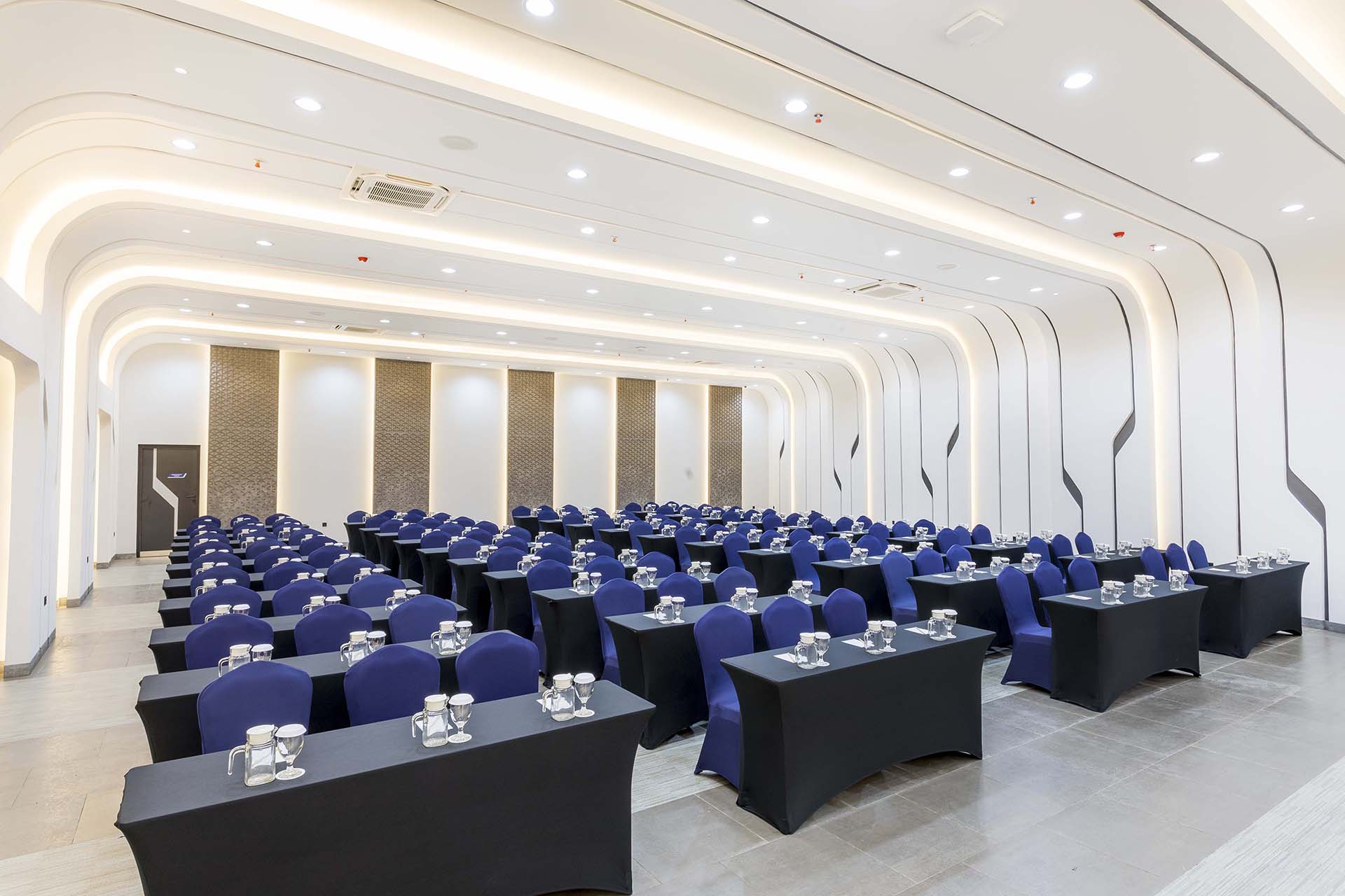 Aeris Hotel Banjarbaru Ballroom Classroom Setup