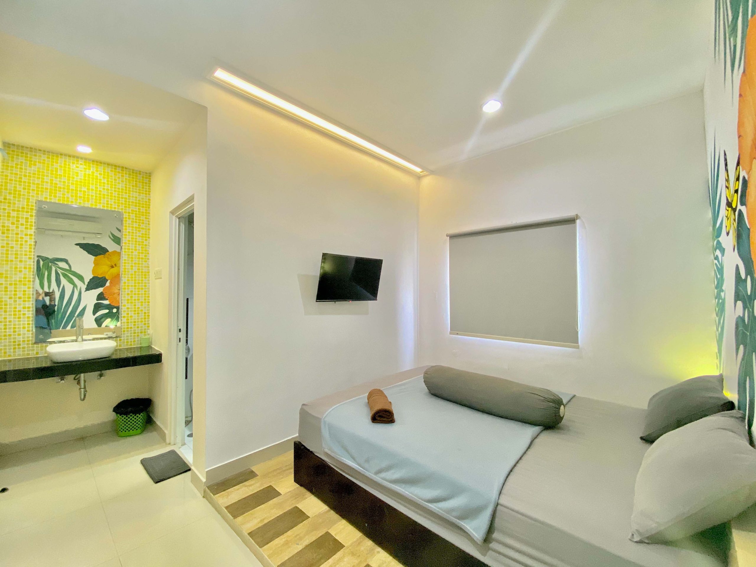 Save Hotel Suite Room